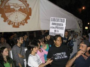 Raúl Godoy de Zanon, Lohana Berkins y activistas en la Contramarcha del Orgullo de 2004