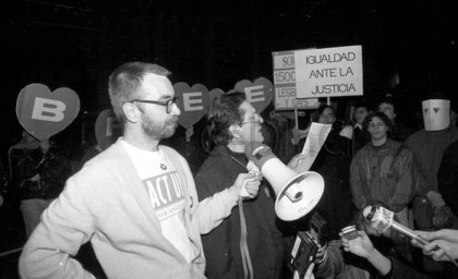 Carlos Jáuregui en la primera Marcha del Orgullo Gay Lesbiano, Buenos Aires, 3 de julio de 1992. Foto: Fondo Editorial Sarmiento, Dpto. de Archivos de la Biblioteca Nacional Mariano Moreno.