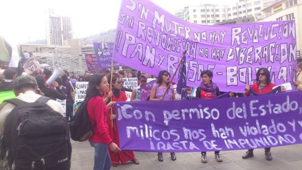 Organizaciones feministas y socialistas protestan contra la creciente violencia hacia las mujeres